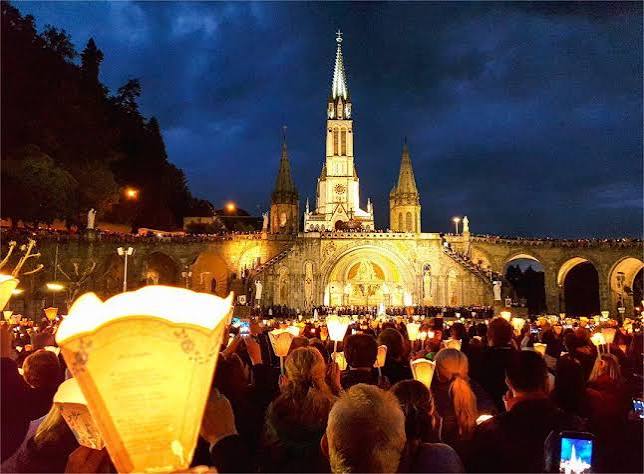 Lourdes — Entre a Montanha e a Luz